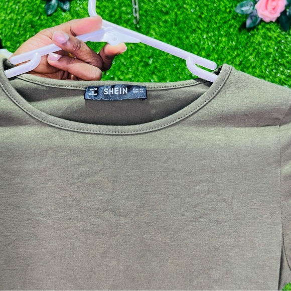 Shein simple tee - Picture 4 of 4